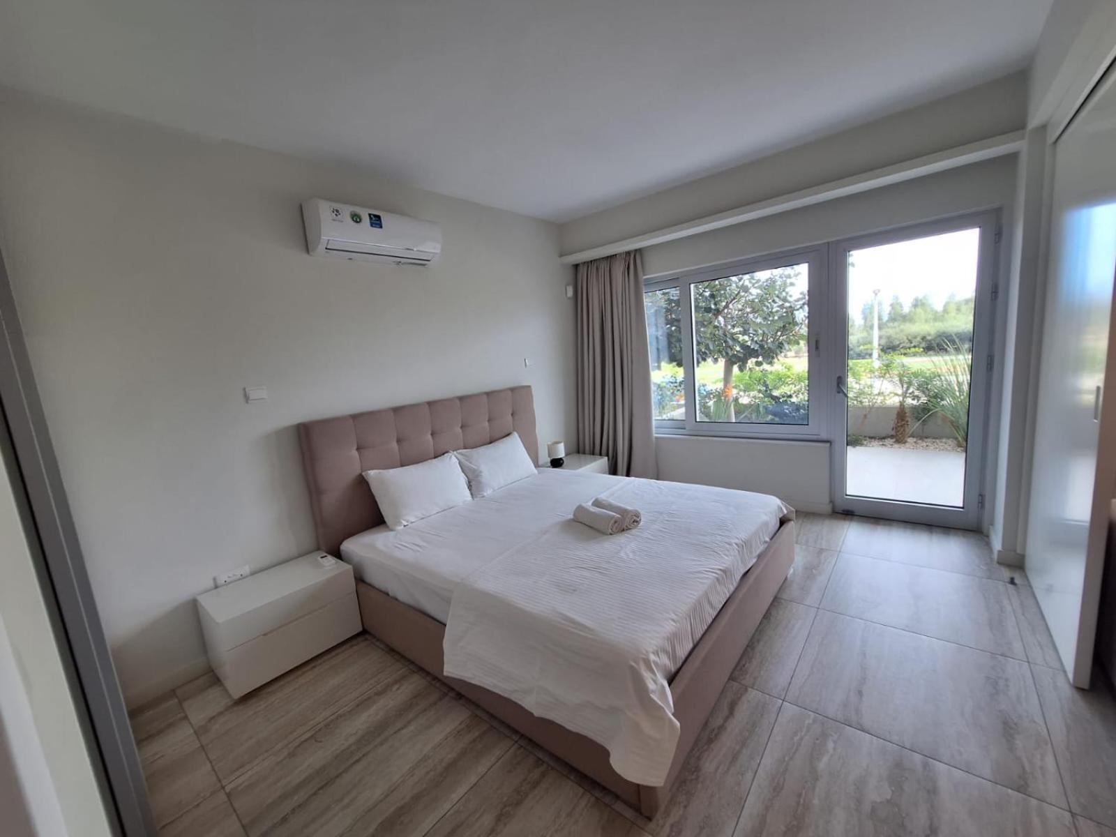 Emerald Suites 普罗塔拉斯 外观 照片