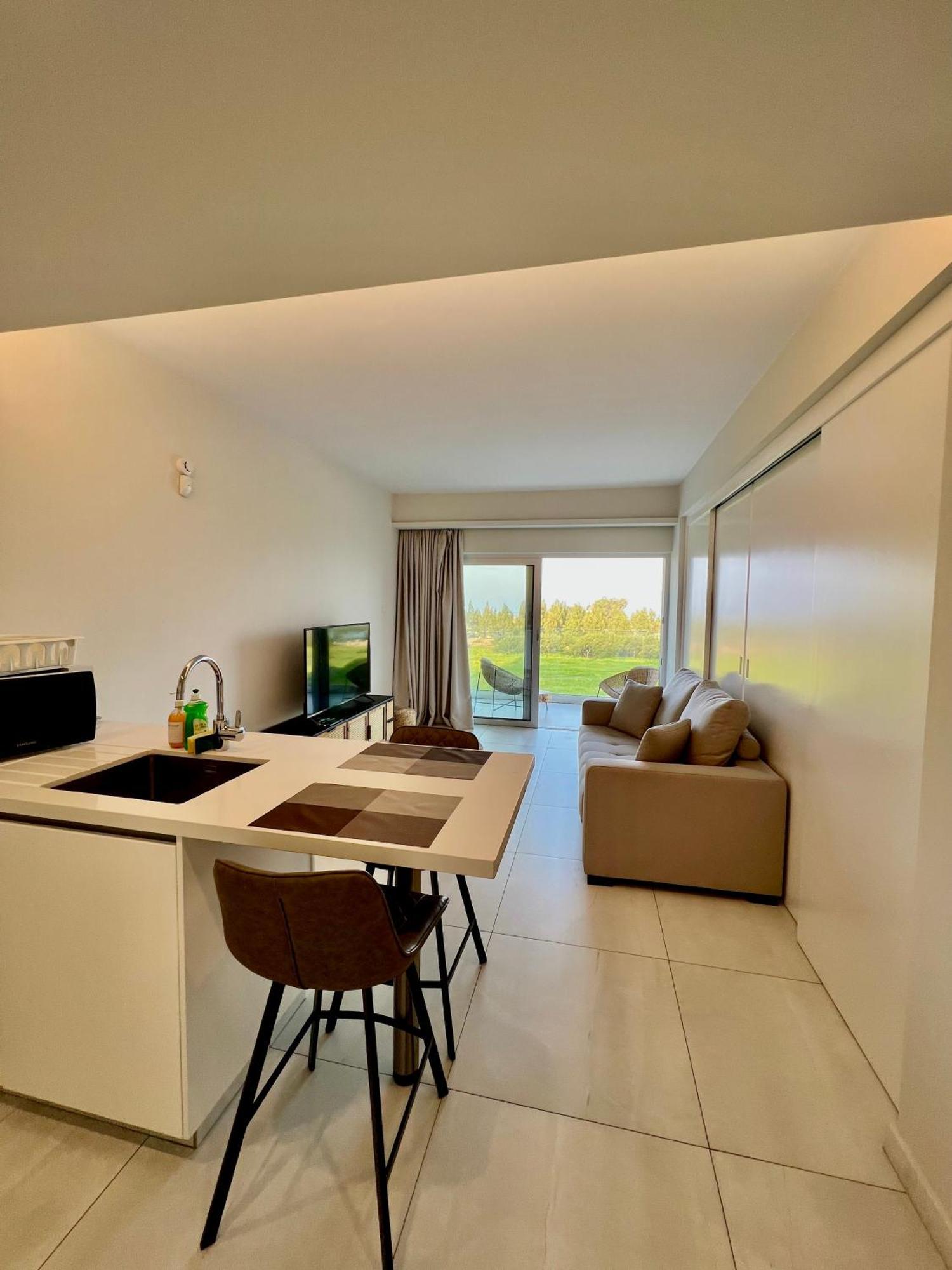 Emerald Suites 普罗塔拉斯 外观 照片