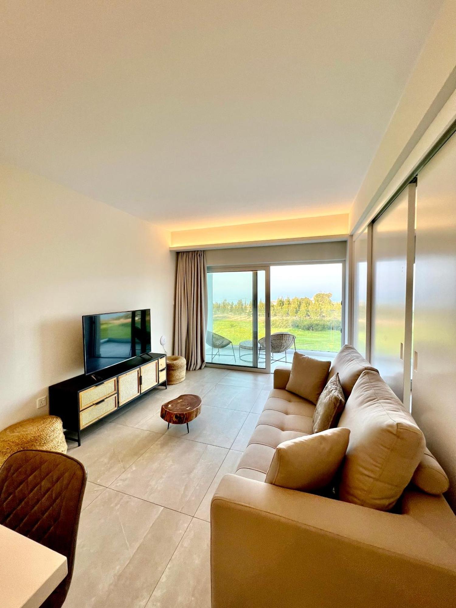 Emerald Suites 普罗塔拉斯 外观 照片