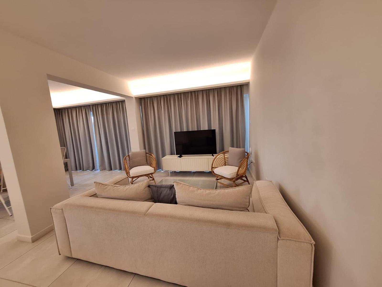 Emerald Suites 普罗塔拉斯 外观 照片